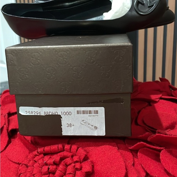 Black GUCCI womens flats with heart on toes point. - Picture 6 of 9